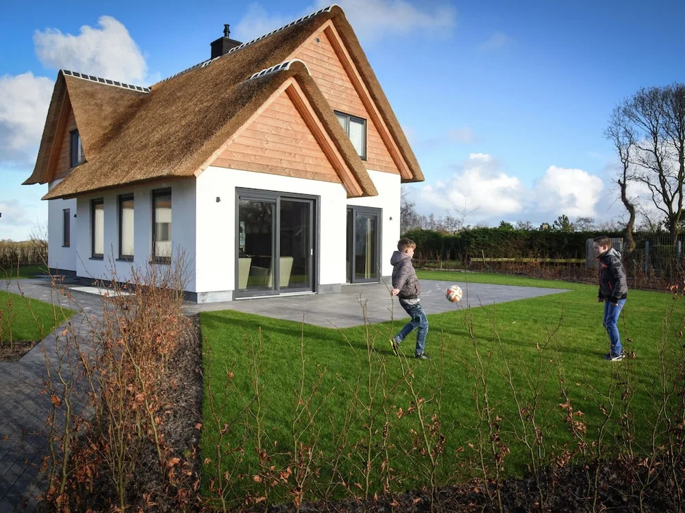 Luxury Thatched Wellness Villa near Sea on Texel