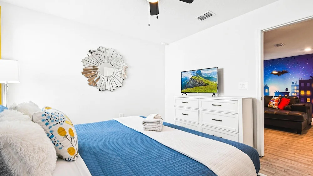 Striking Championsgate 10br Villa Pool spa Disney, Kissimmee