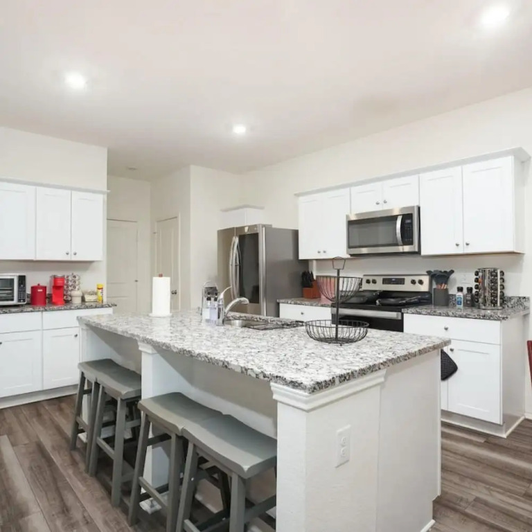 Rare Find Sleeps 13 Family Fun