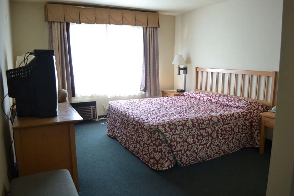 SeaSide Inn & Suites