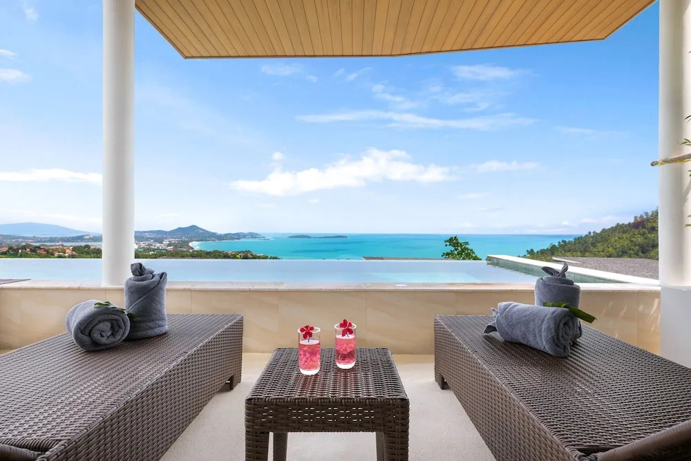 Chaweng Noi Luxury 4BR Blue Dream Villa