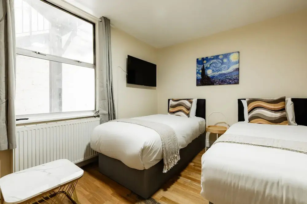 Warm Apartments in Queensway