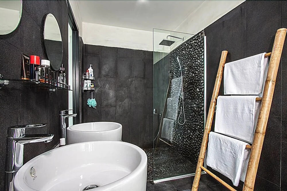 Paritta Sky Villa A 2 villas with 3 beds each