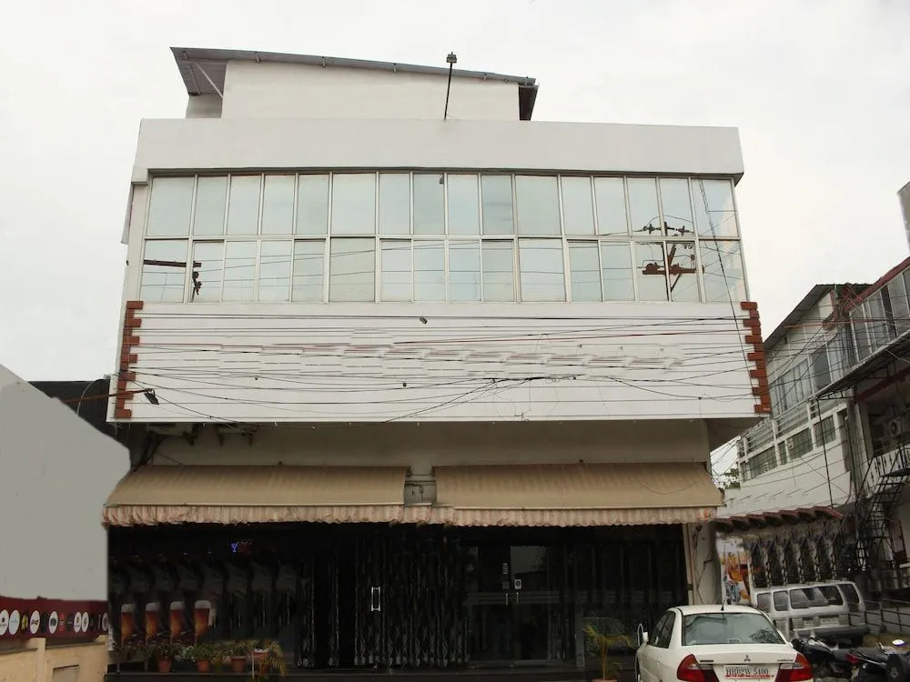 Chutney Merry Hotel
