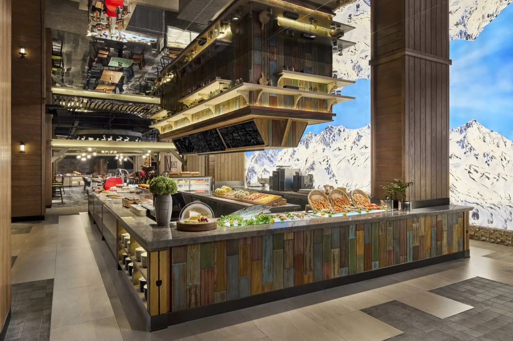 Crowne Plaza Shanghai Snow World by IHG