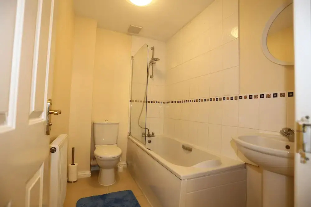 Beautiful 4 beds Hillview House