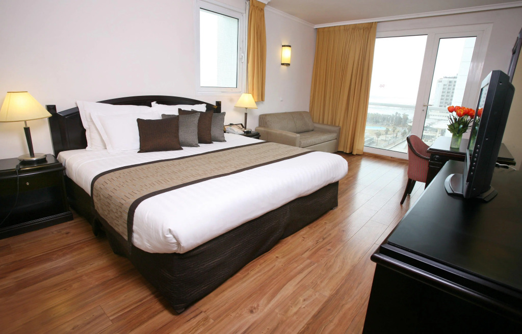 Crowne Plaza Tel Aviv Beach by IHG
