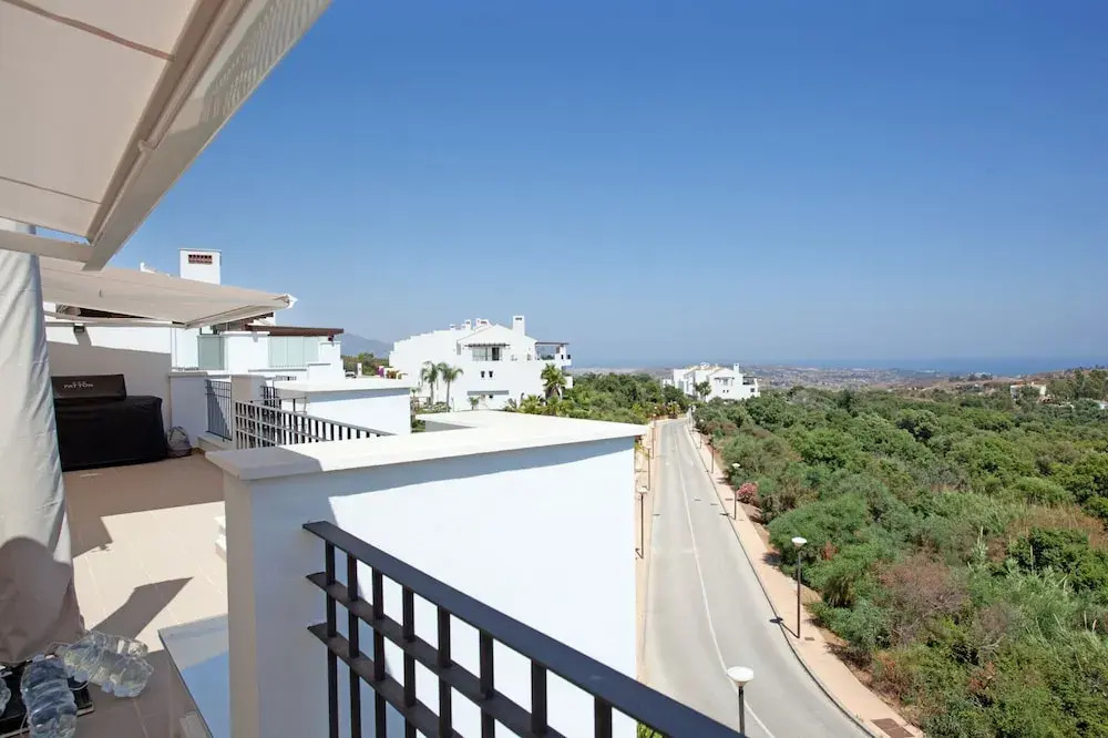 Sunny Terrace Apartment