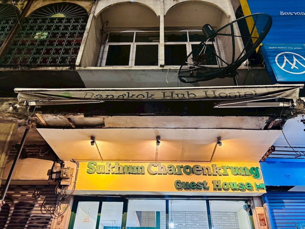 Sukhum Charoen Krung Tak-Sin bridge guest house