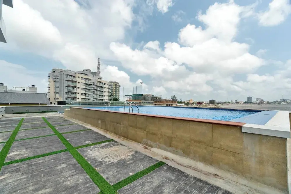 Chic Waterfront 2BR in Lekki Phase 1 - 5 Star Apt