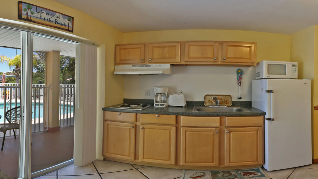 Manatee Bay Inn - Near Fishing Pier Fort Myers Beach