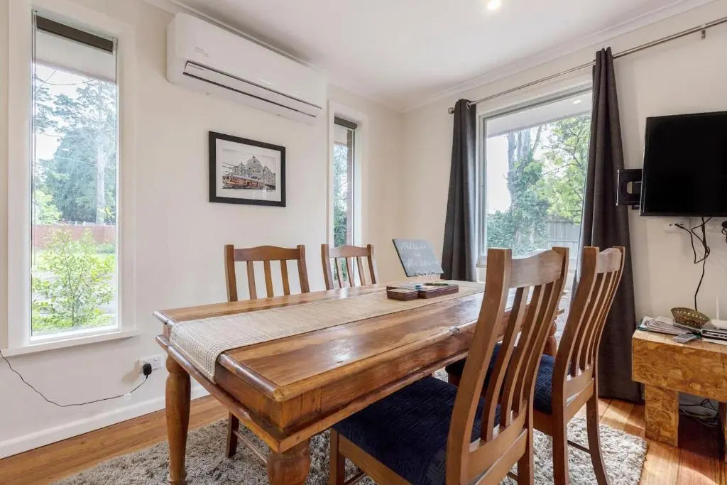 ☆Spacious Bungalow☆5min walk to station☆5min to Box Hill☆WiFi☆Parking