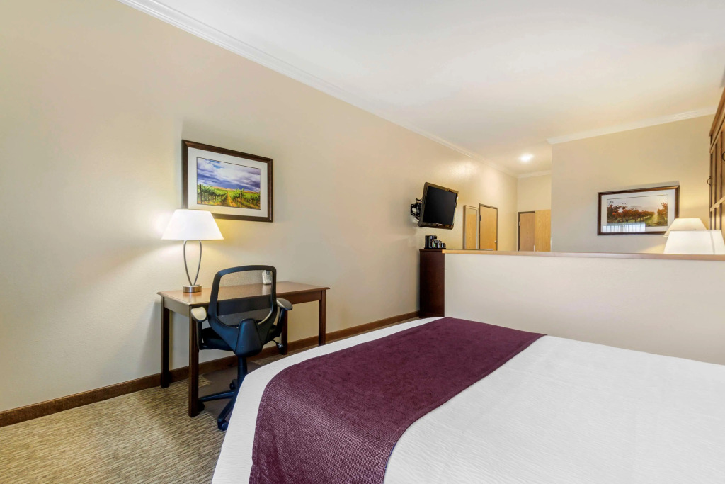 Best Western Plus Grapevine Inn