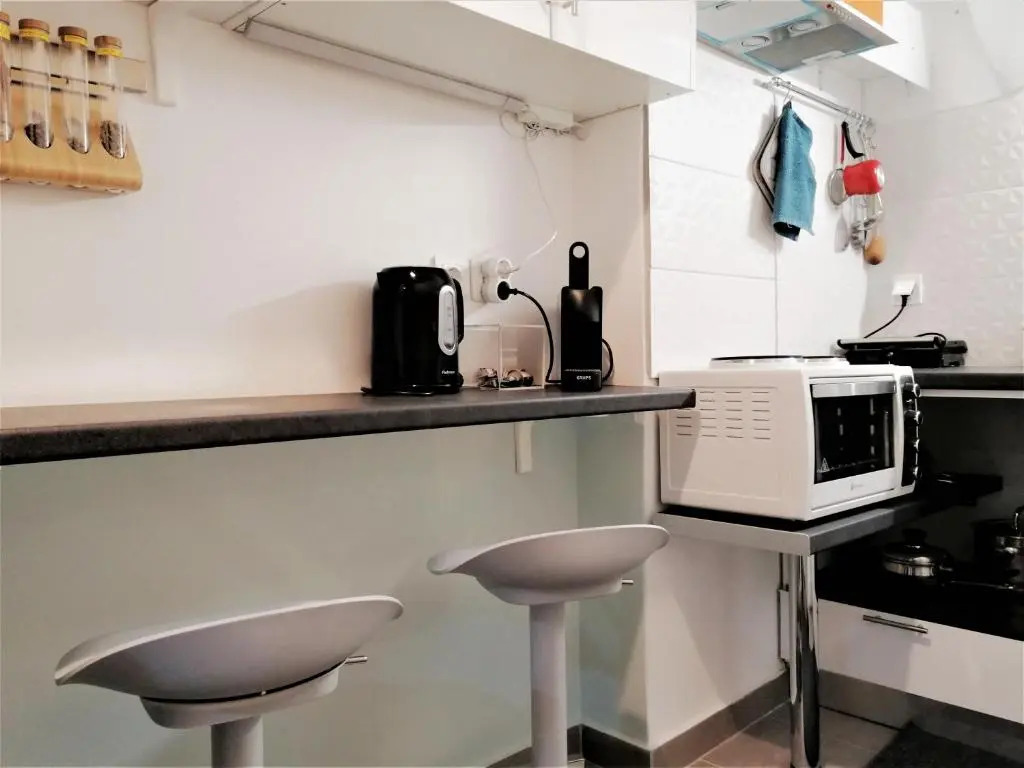 Athens Pangrati modern apt 10min to metro