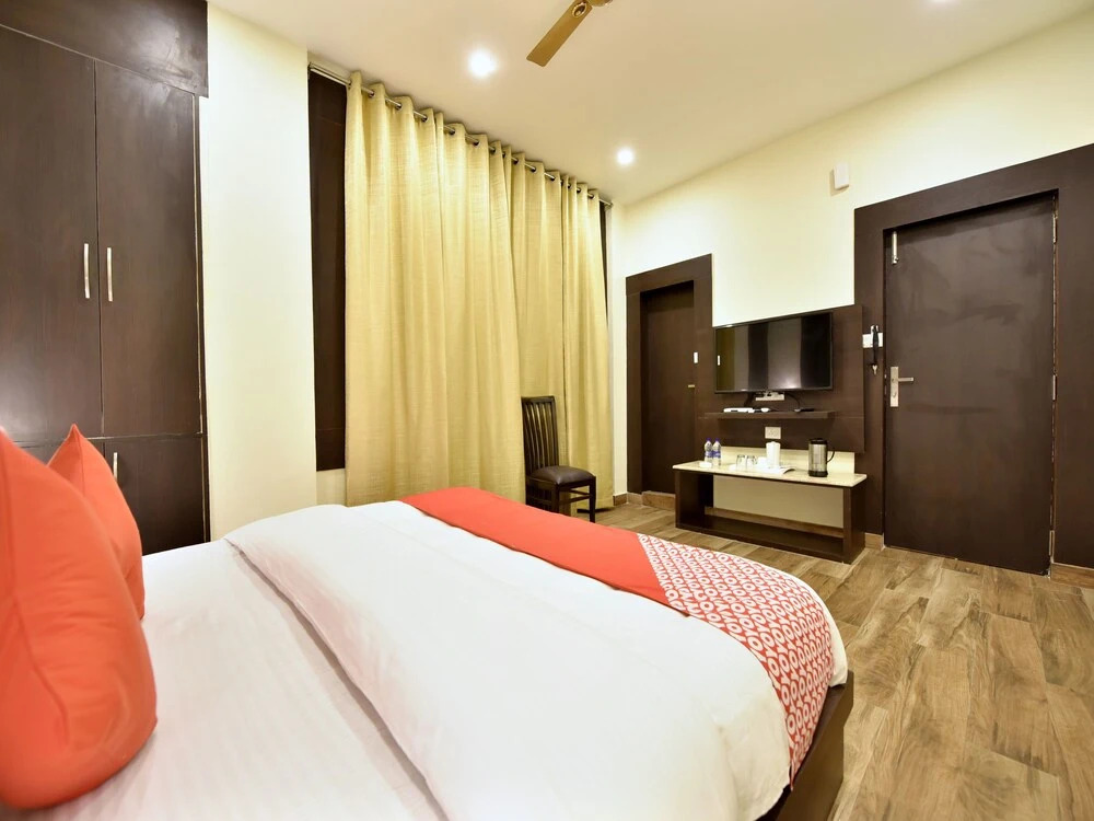 OYO 12770 Hotel Mirage Residency