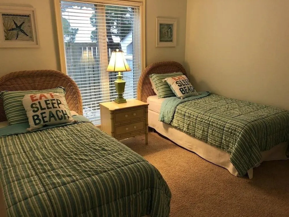 6506 A Oceanfront - 4 Br Cottage