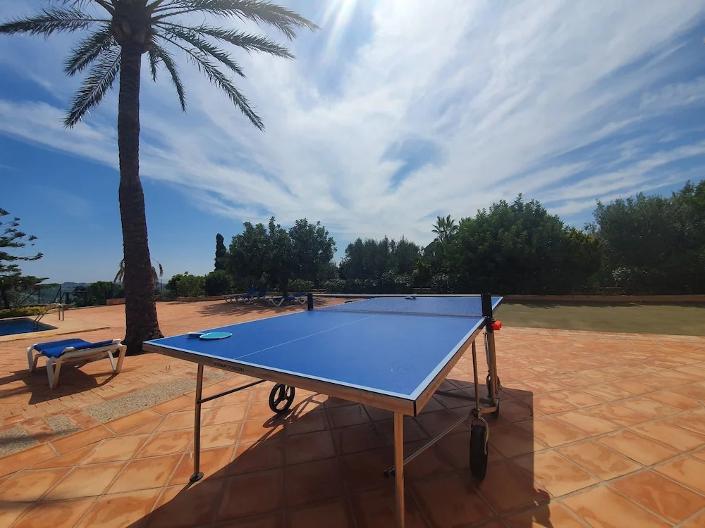 Private 4-bedroom Villa w/ Pool, Summer Kitchen & Expansive Living Space