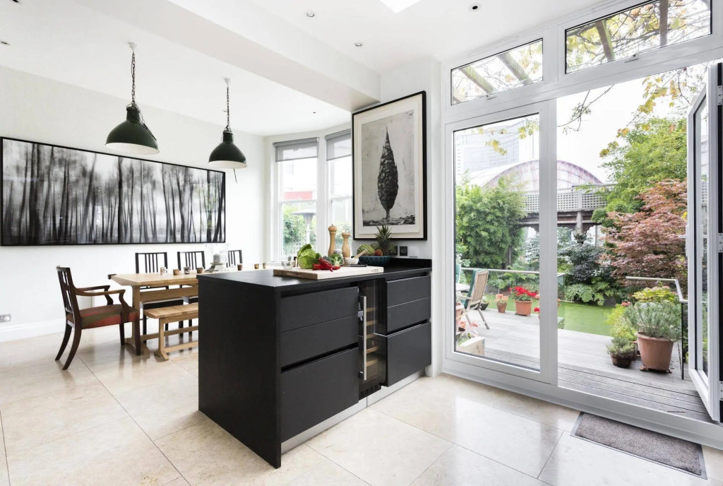 Earls Court Suites by Whelans