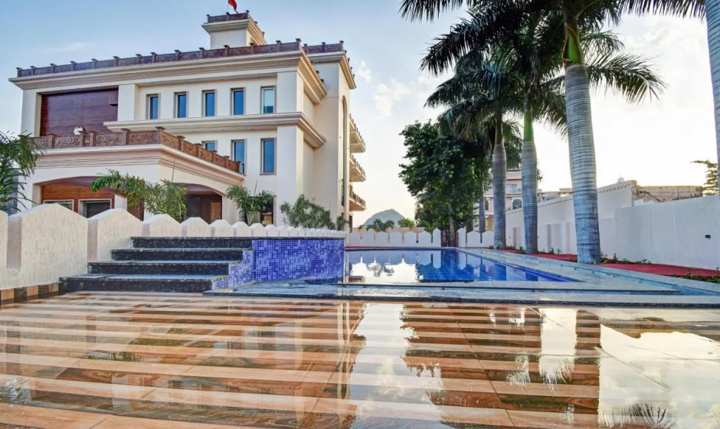 Treebo Premium Royal Amar With Mountain View and Swimming Pool