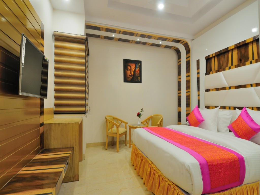 The Gold Regency - 02 Mins from New Delhi Railway Station
