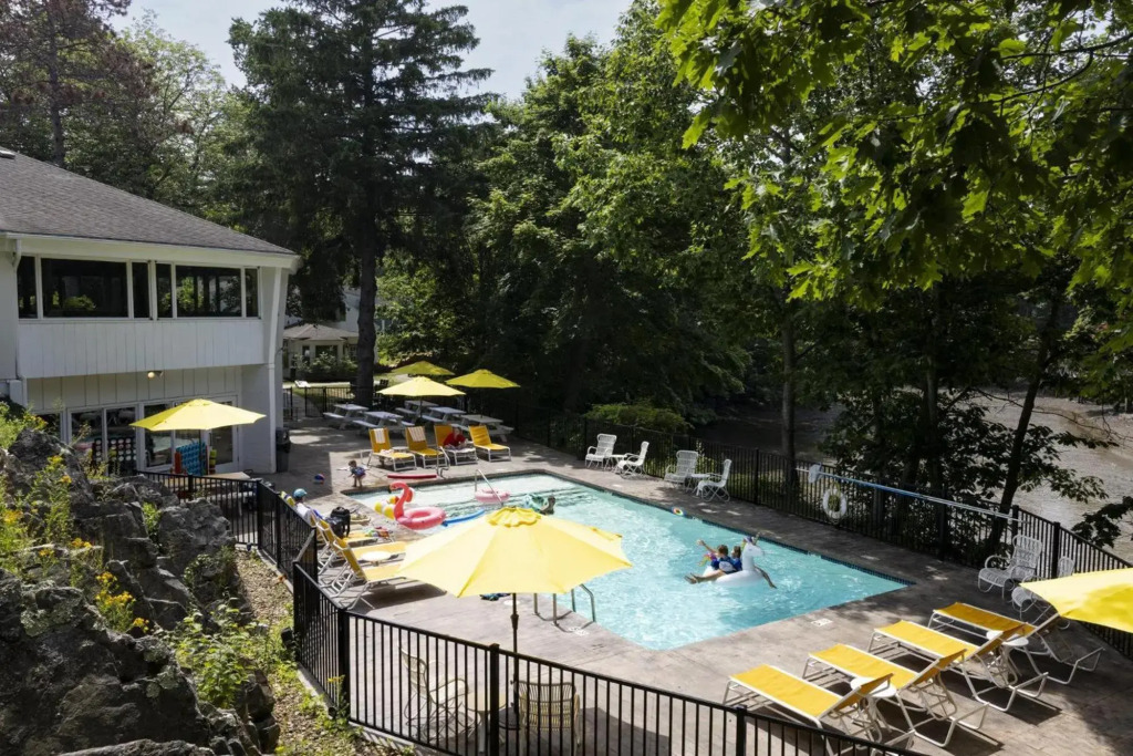 Village Cove Inn
