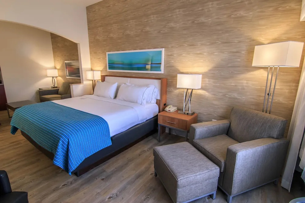 Holiday Inn Express Amp Suites Farmington