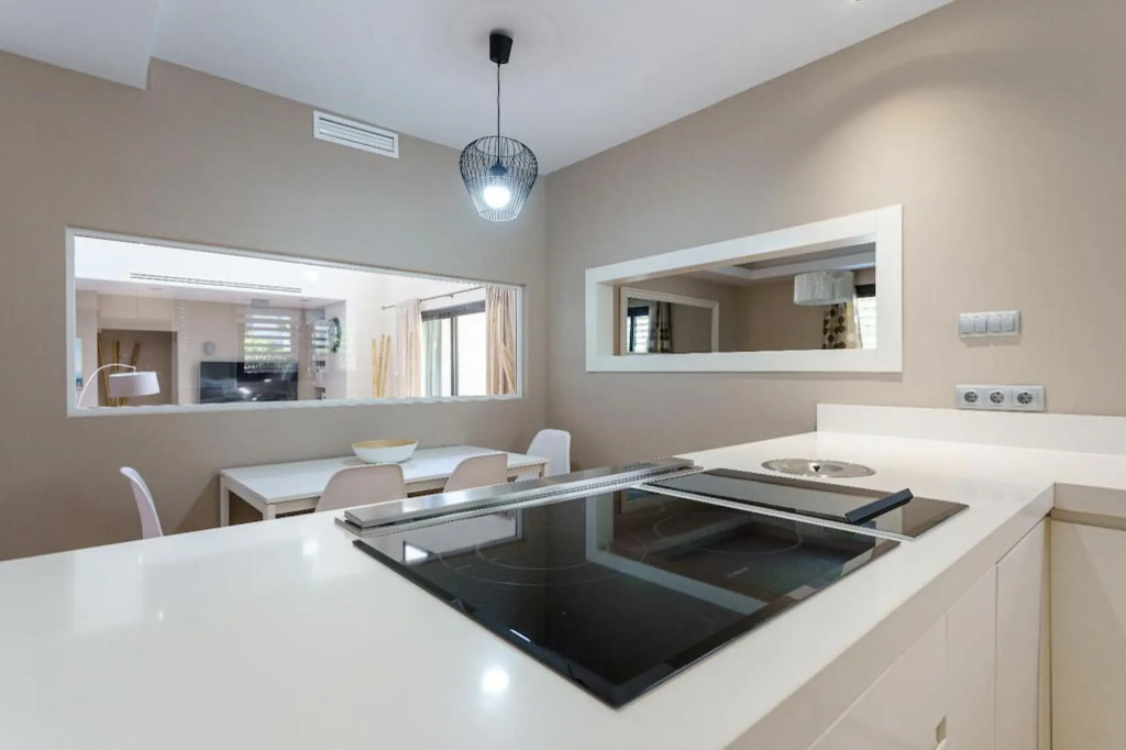 Riviera Beach & Garden - CT 106