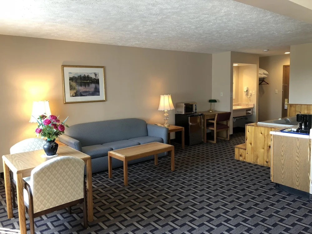 Sky Lodge Inn & Suites - Delavan