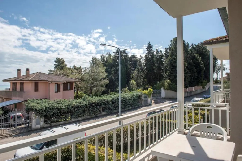 N196 - Numana, Delizioso Bilocale Con Giardino E Vista Mare