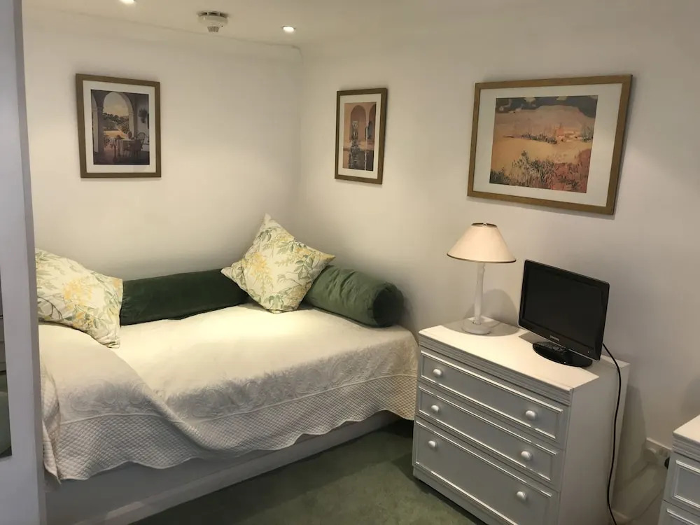 1 Craven Hill Gardens