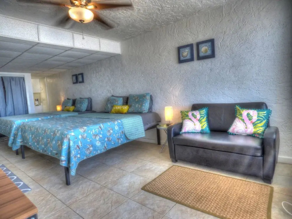 Pet Friendly Ground Level Steps to the Sand, Pool, Hot Tub, Wifi