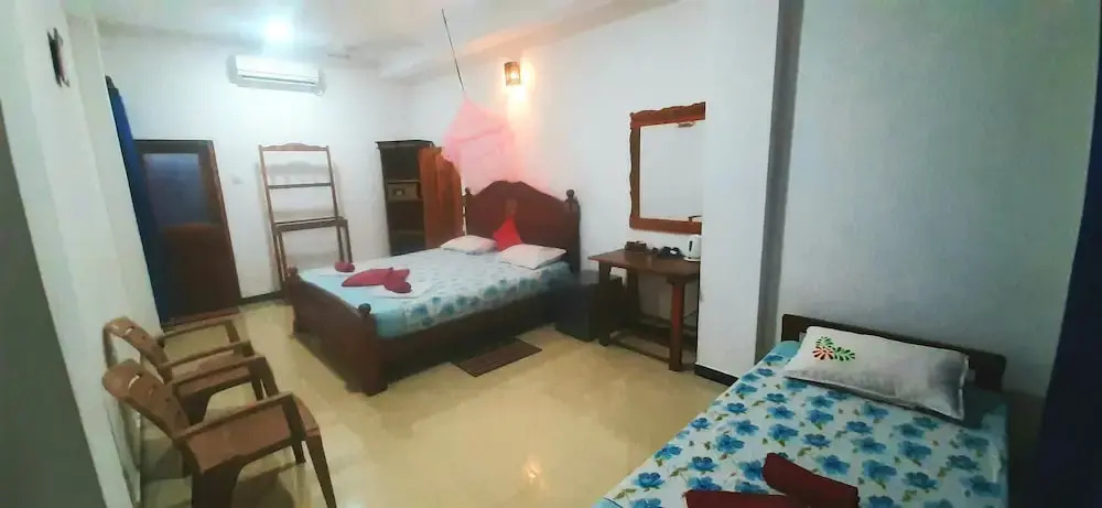Dream Palace Family Guest House Mirissa , Beach 50m