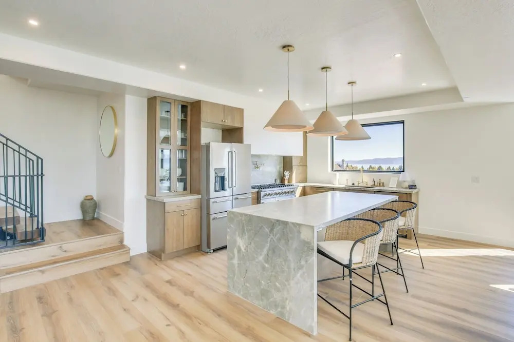 Luxe Retreat w/ Theater Room: Walk to Bear Lake!
