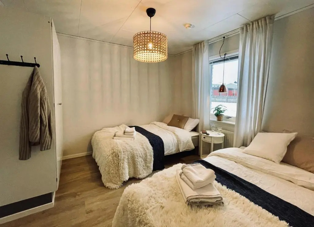 Just 5 minutes to H2green steel site 3BR apartment w/6 beds