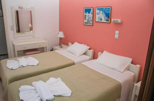 Zorbas Hotel Apartments & Studios