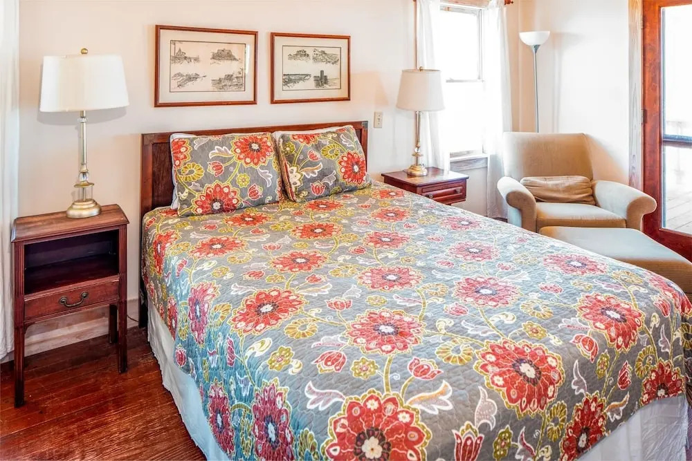 Hillcrest - 4 Br Home