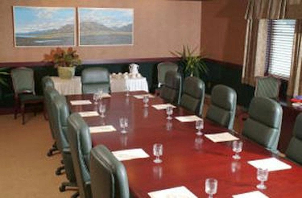 Pikes Waterfront Lodge