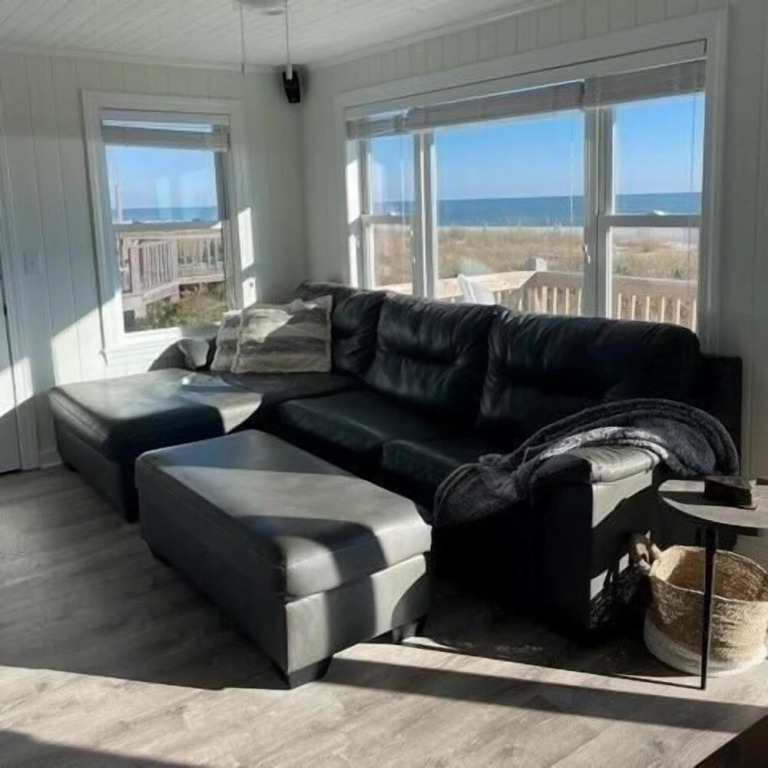 Meant To Be 2 Bedroom Home by RedAwning