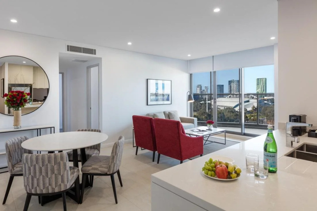 Meriton Suites Carter Street