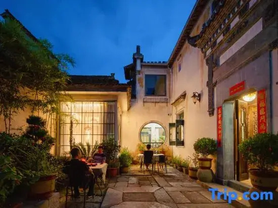 Huirui Hongcun Huizhou style famous homestay