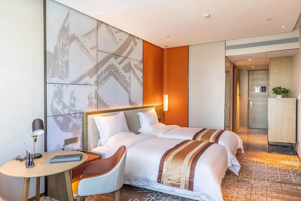 Datong Xinyu Crown Hotel