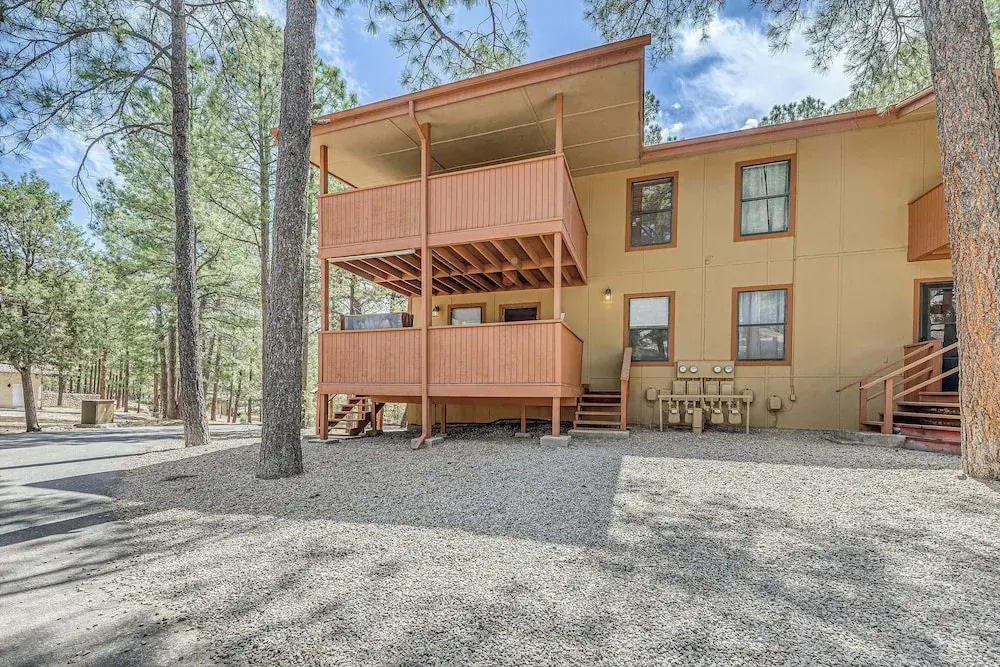 Condo w/ Hot Tub ~ 4 Miles to Ruidoso Winter Park!