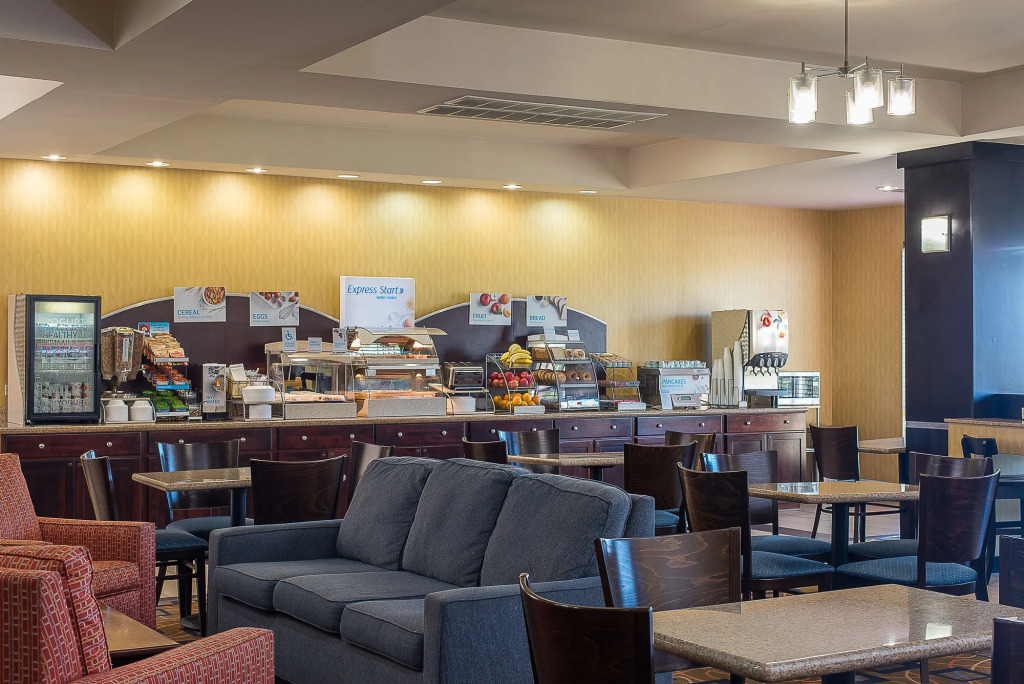 Holiday Inn Express and Suites Lafayette East by IHG