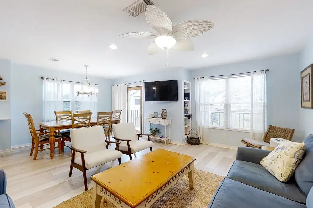Lovely Oceanfront Townhome W/free Wifi, Central AC, Shared Pool, Private W/D