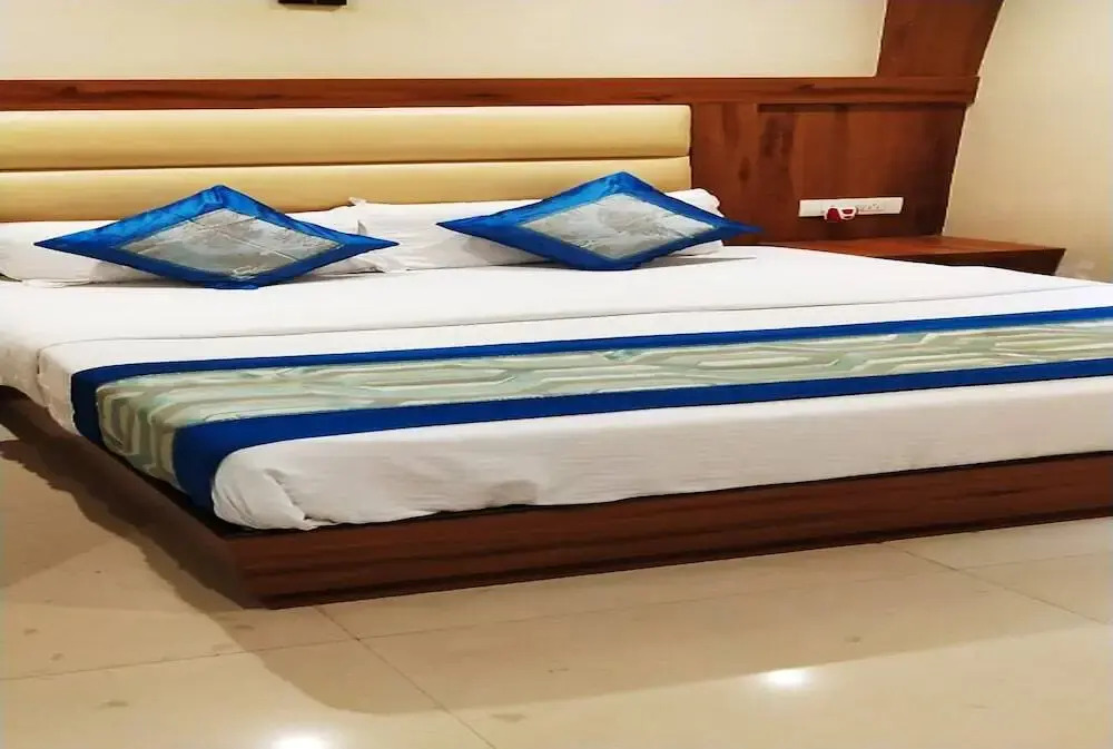 Hotel Sai Suites - Near Dadar Station