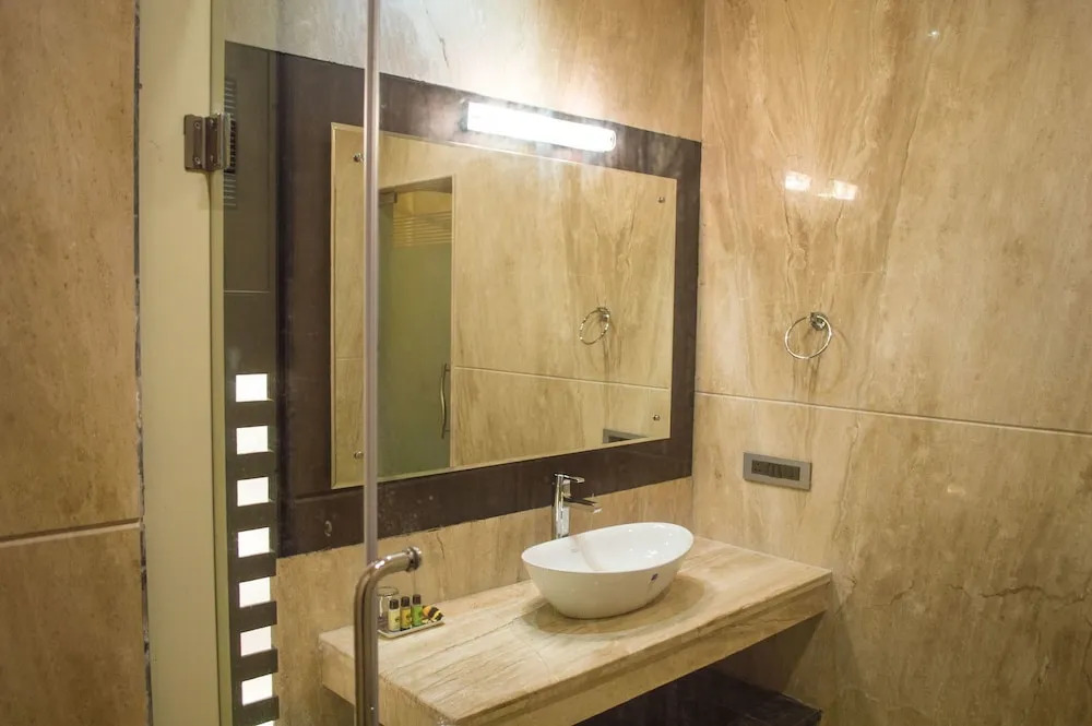Corbett Wild Iris Spa & Resort