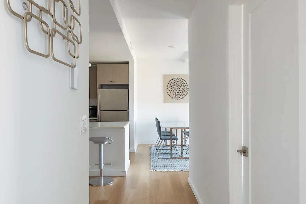 Modern 3 BR Loft -shared Deck - gym - Mins to NYC
