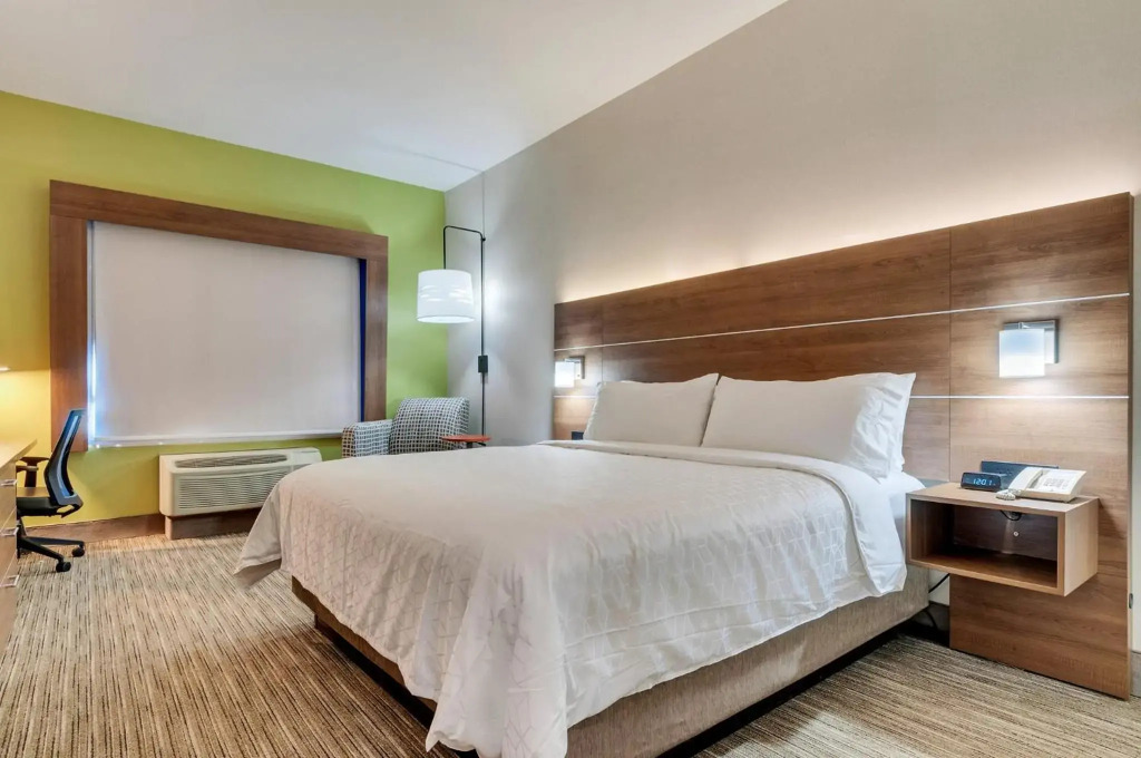 Holiday Inn Express Hotel & Suites Lake Elsinore by IHG