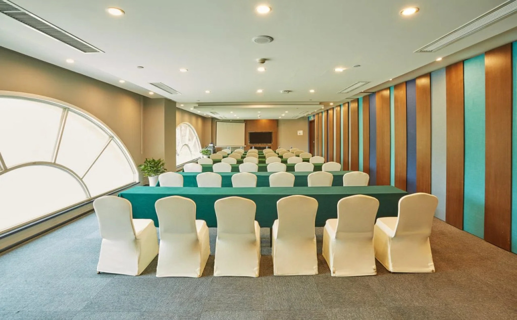 Holiday Inn Express Nanjing Xuanwu Lake by IHG