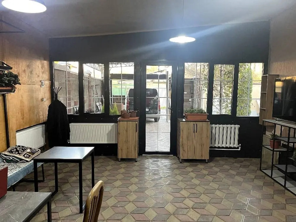 Family Guest House & Hostel